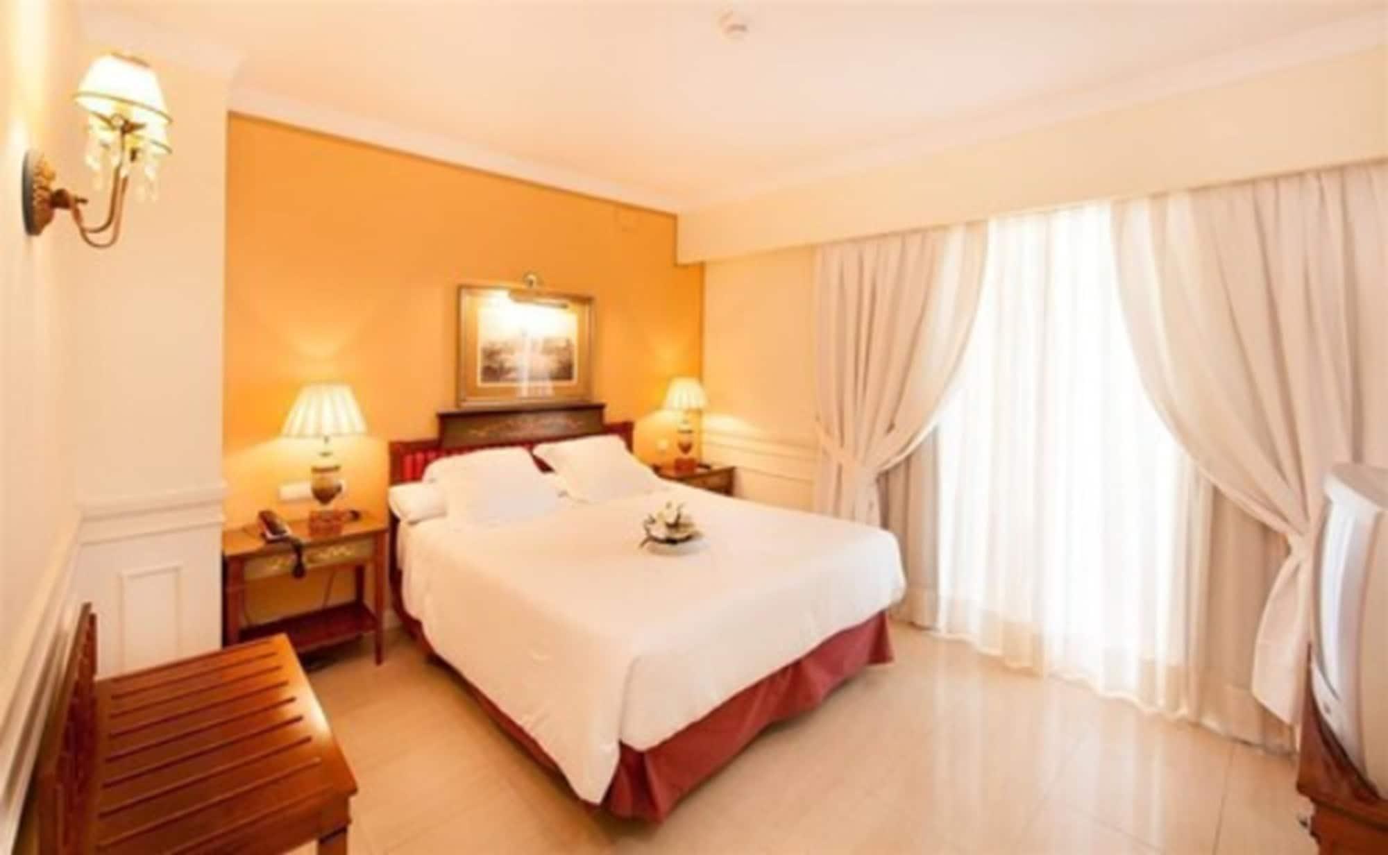 Apartamentos Guadalpin Boutique Marbella Bagian luar foto