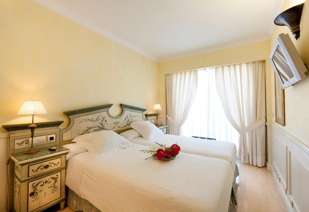 Apartamentos Guadalpin Boutique Marbella Ruang foto